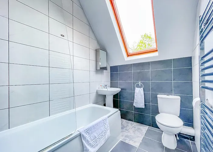 -rbbc-cozy Double In Shared House * Лідс